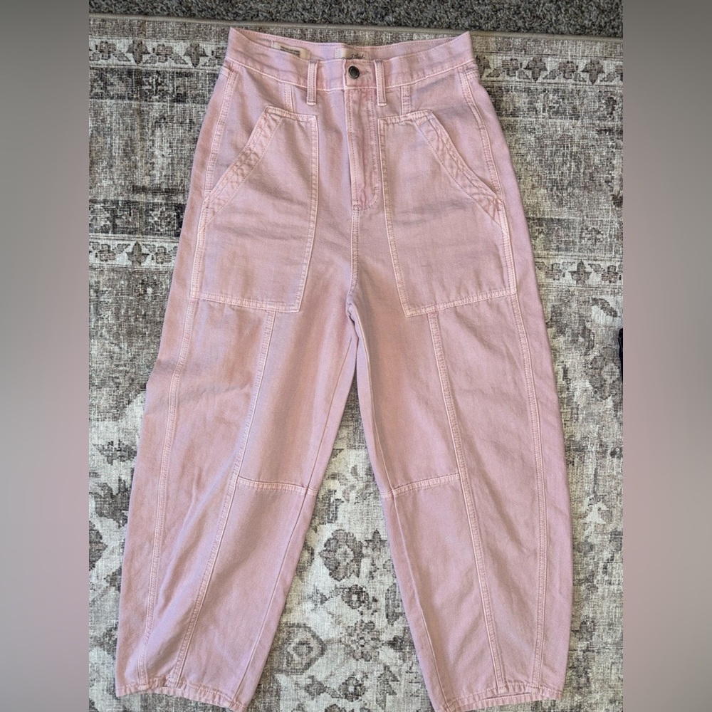 Universal Threads washed out Pink Barrel High Rise Jeans - Pink